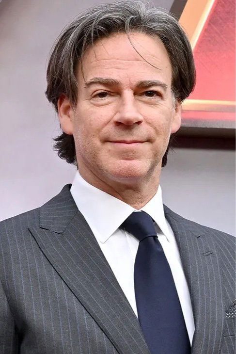 A headshot of Peter Safran.