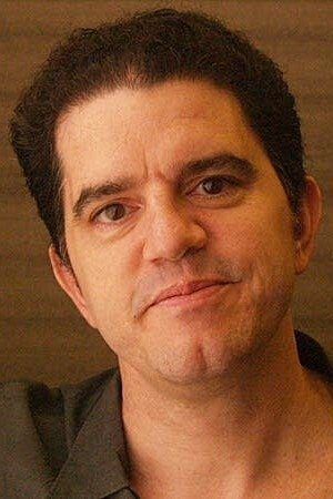 A headshot of Aaron Schneider.